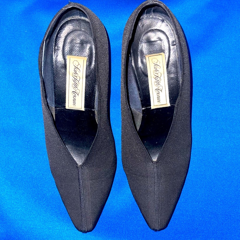Saks Fifth Avenue VINTAGE BLACK HEELS leather upper leather sole Size: 7B 🇮🇹